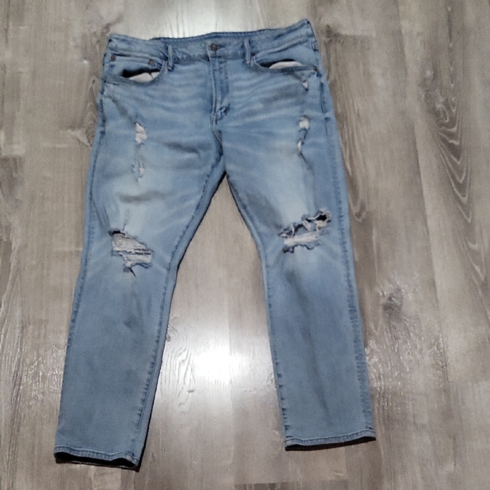 American Eagle Outfitters Men's Light Blue Ripped Jeans